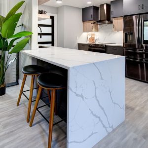 IKHAYA STOOL BAR BLACK