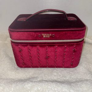 SECRETS BURGUNDY